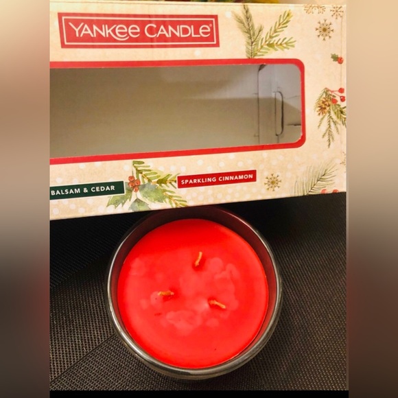 Yankee Candle large single 3-wick scented red Cinnamon spice candle 12 oz NEW - Picture 4 of 4